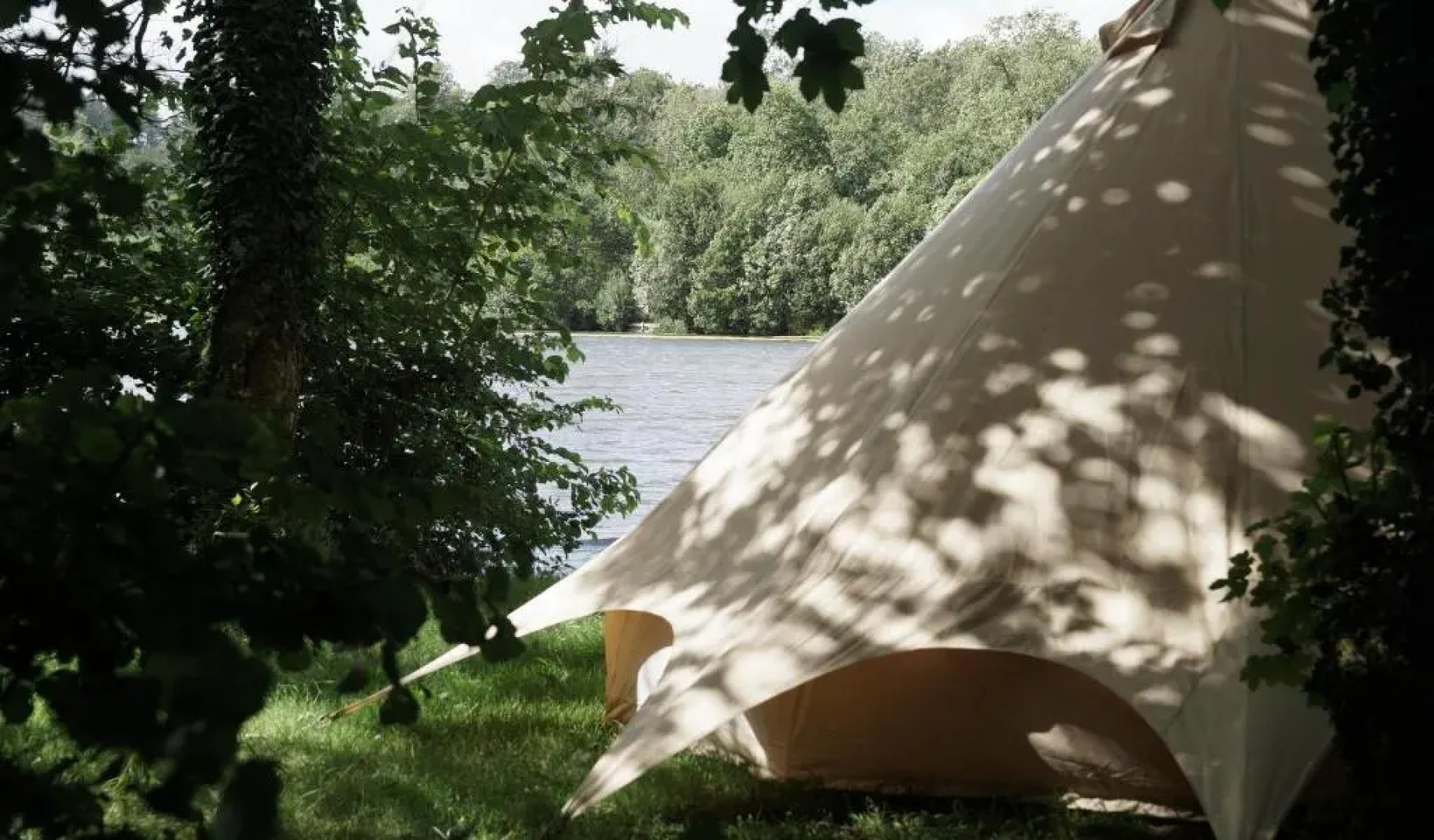 Marston Park - Luxury Lakeside Bell Tents