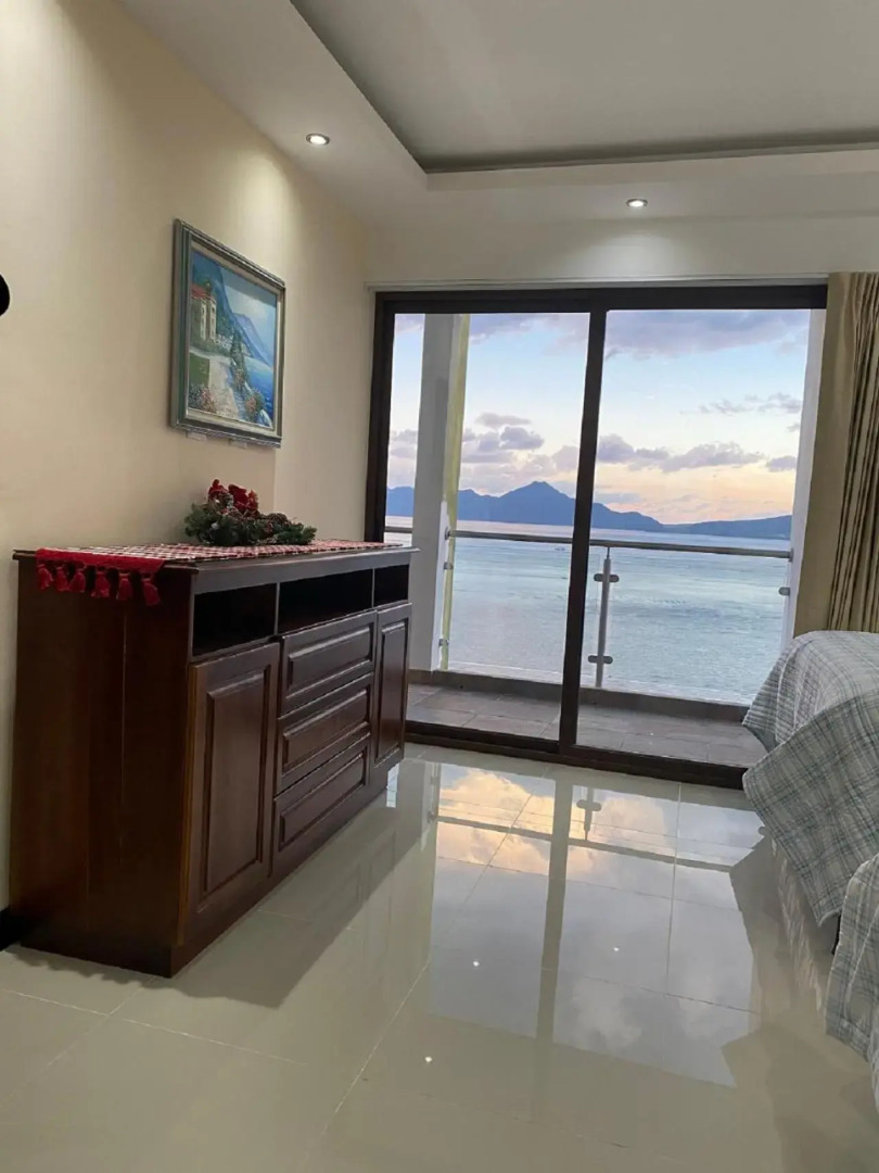 Torres de Atitlan 4 Bdrm-3 Bthrm Full Floor - for 10 people