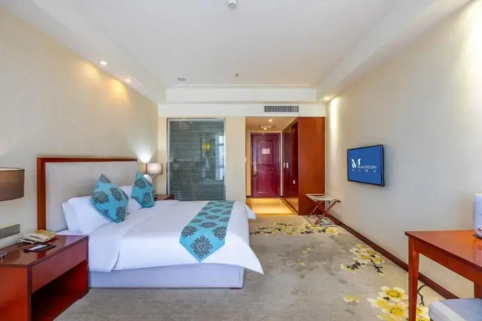 Madison Lanzhou Lanshi Zhongchuan Airport