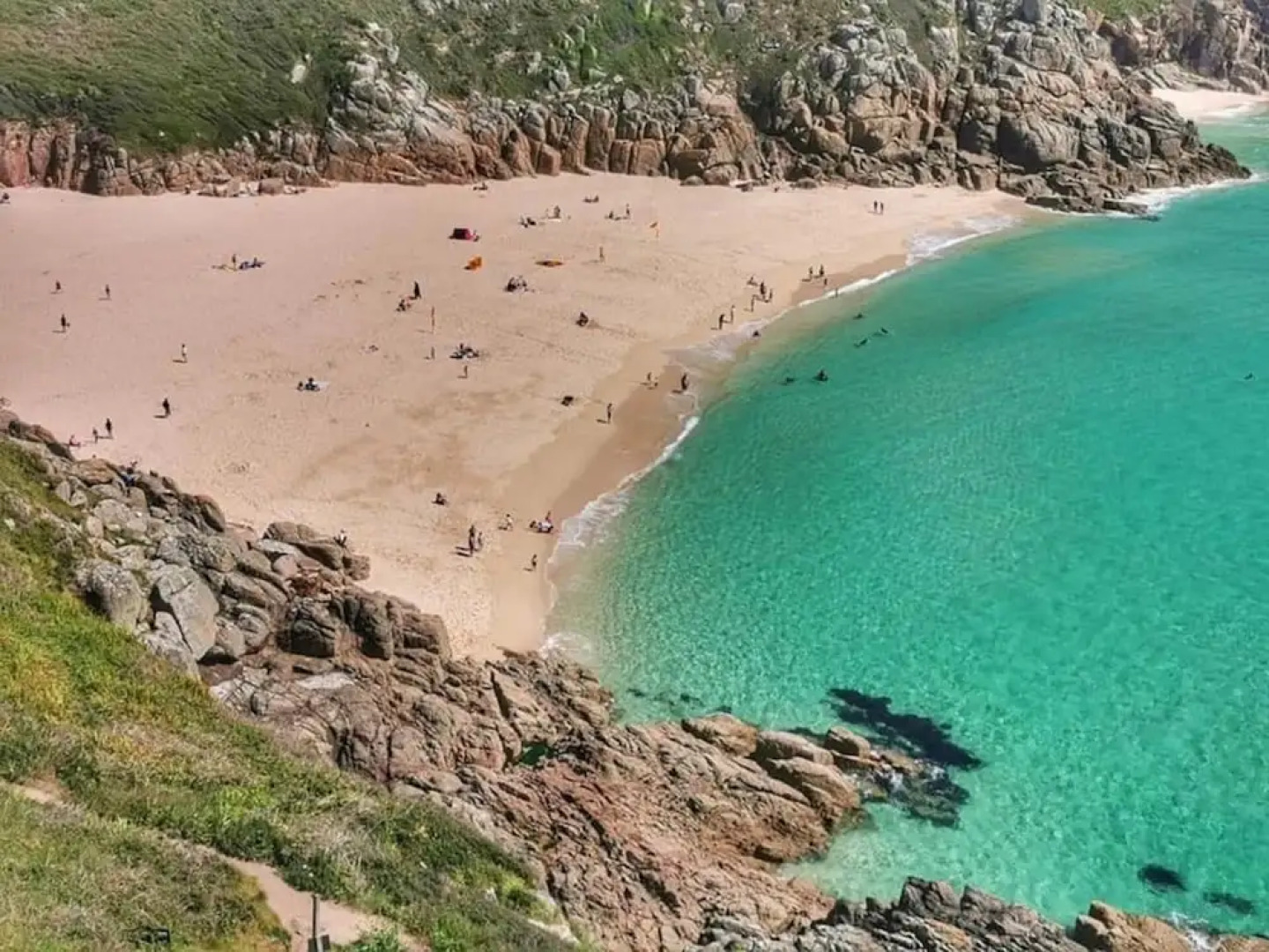 Kitty Unique 60s Caravan set in Pretty Garden