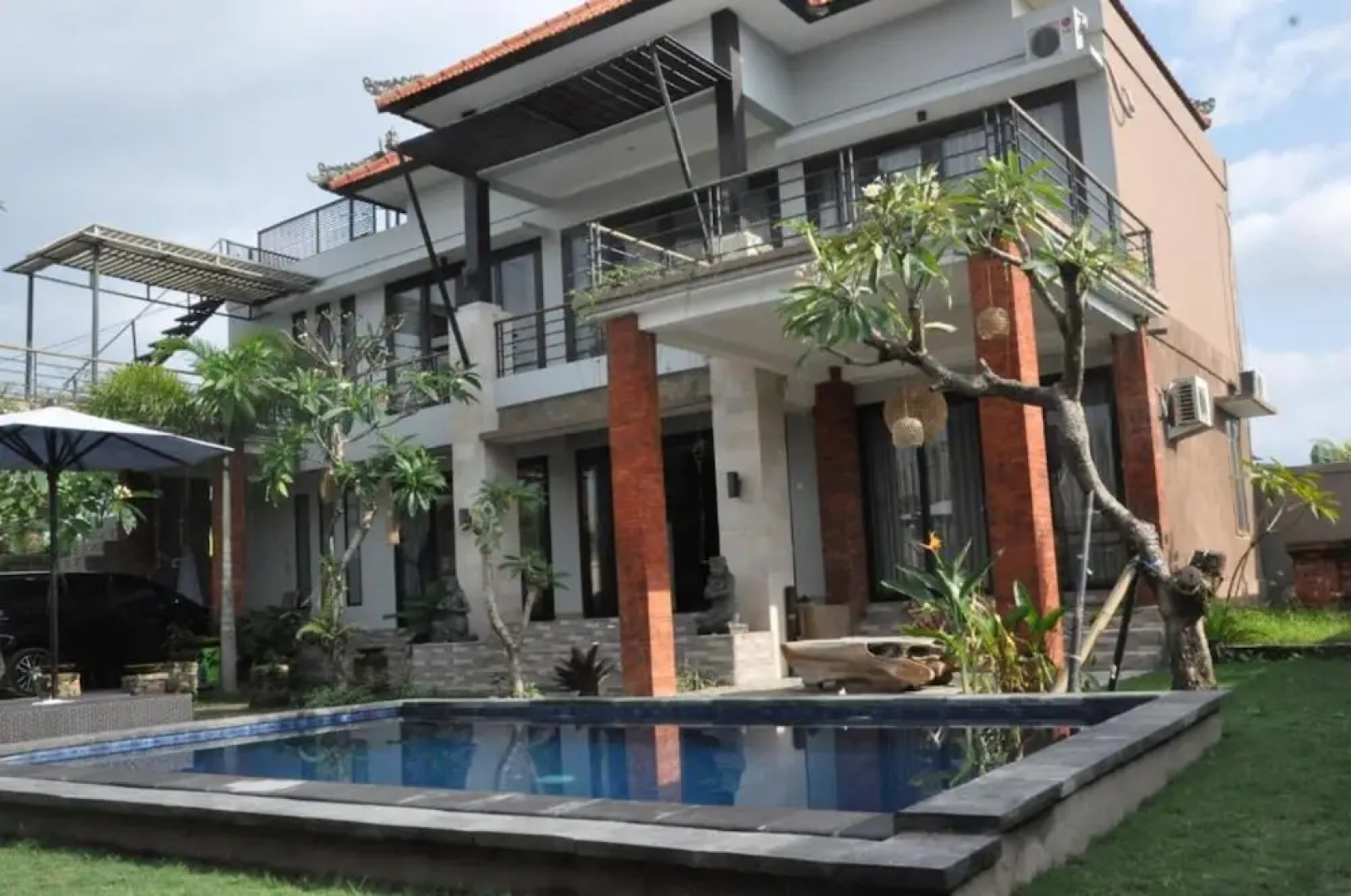 Temuku Keramas Beach Suite