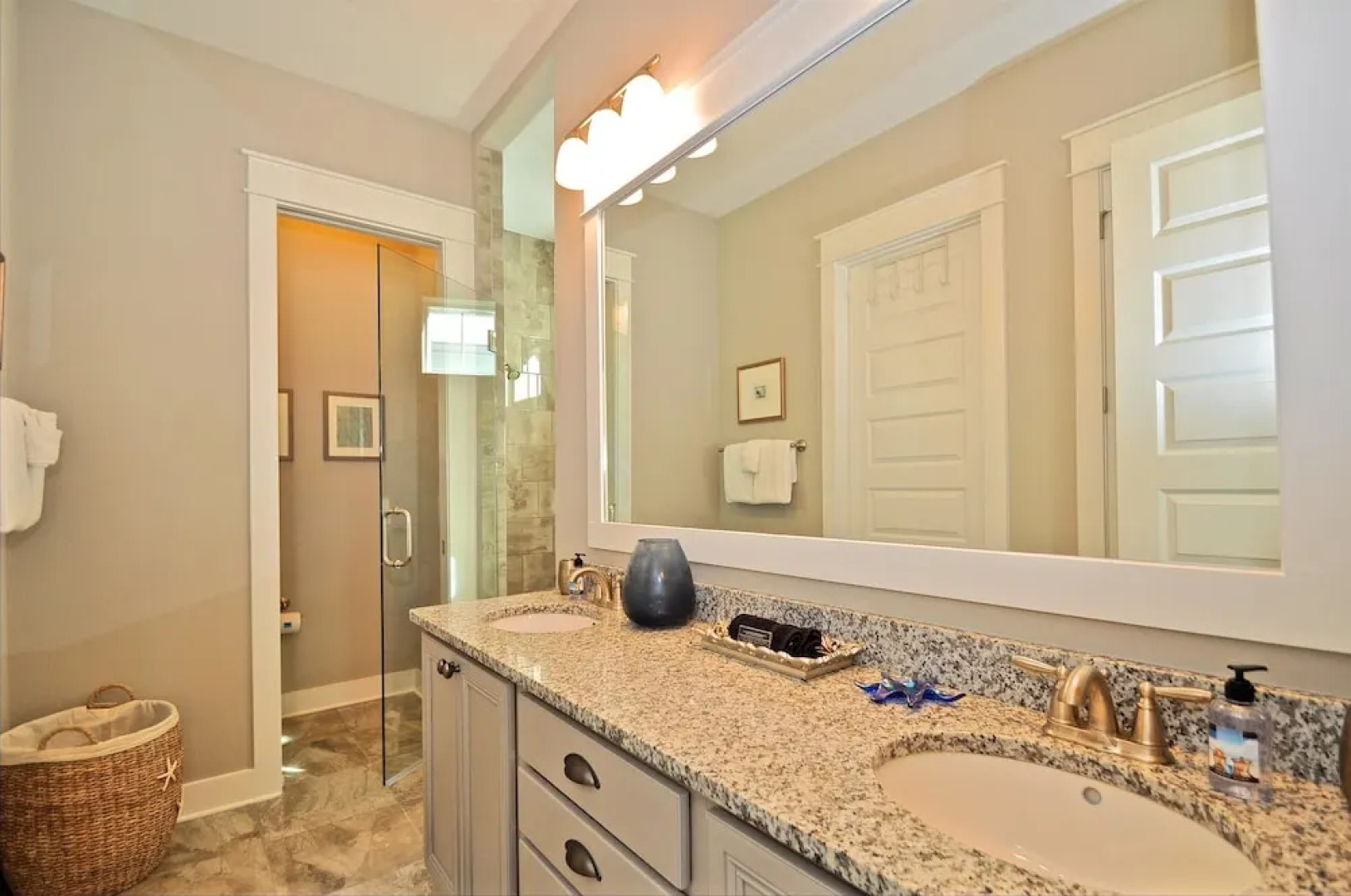 Hub A Hubba 2 Bedroom Condo By Coastal Dreamin