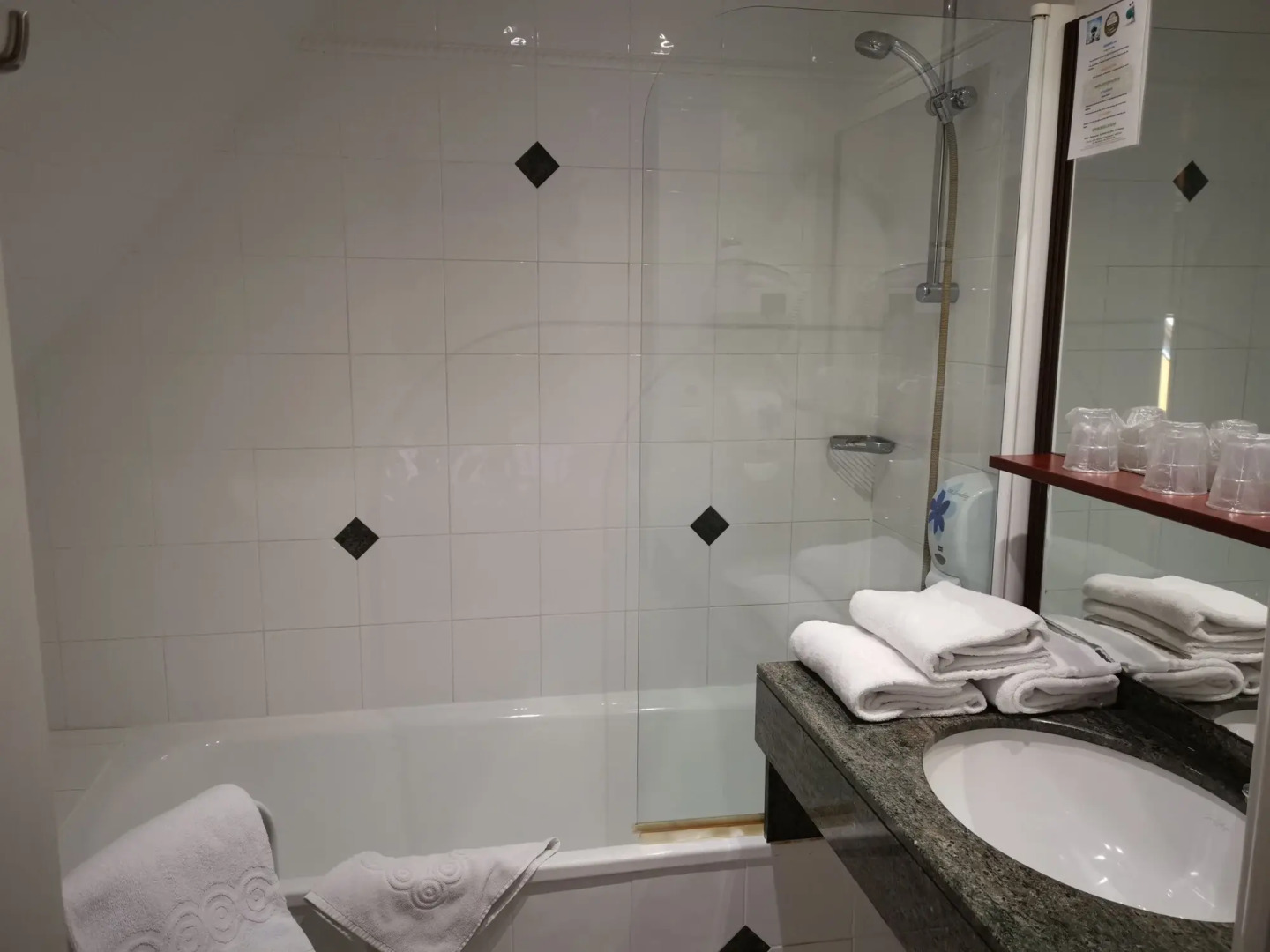 Hotel Crocus Caen Memorial