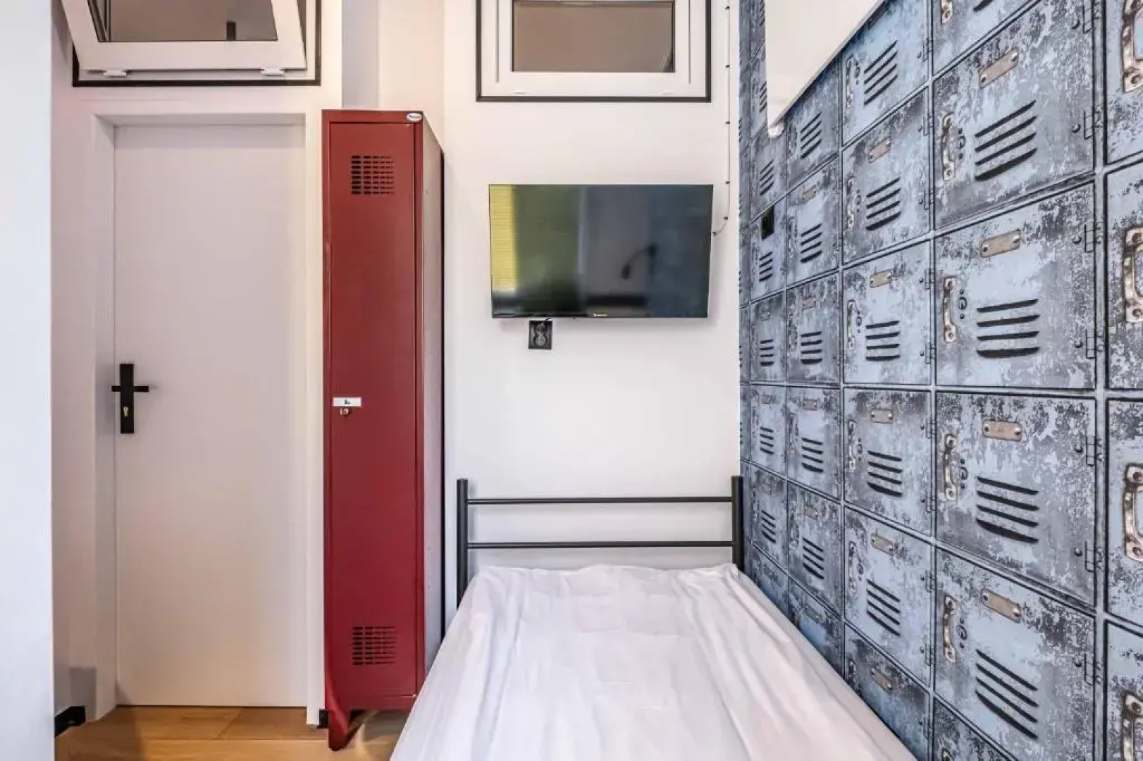 VOLA Hostel