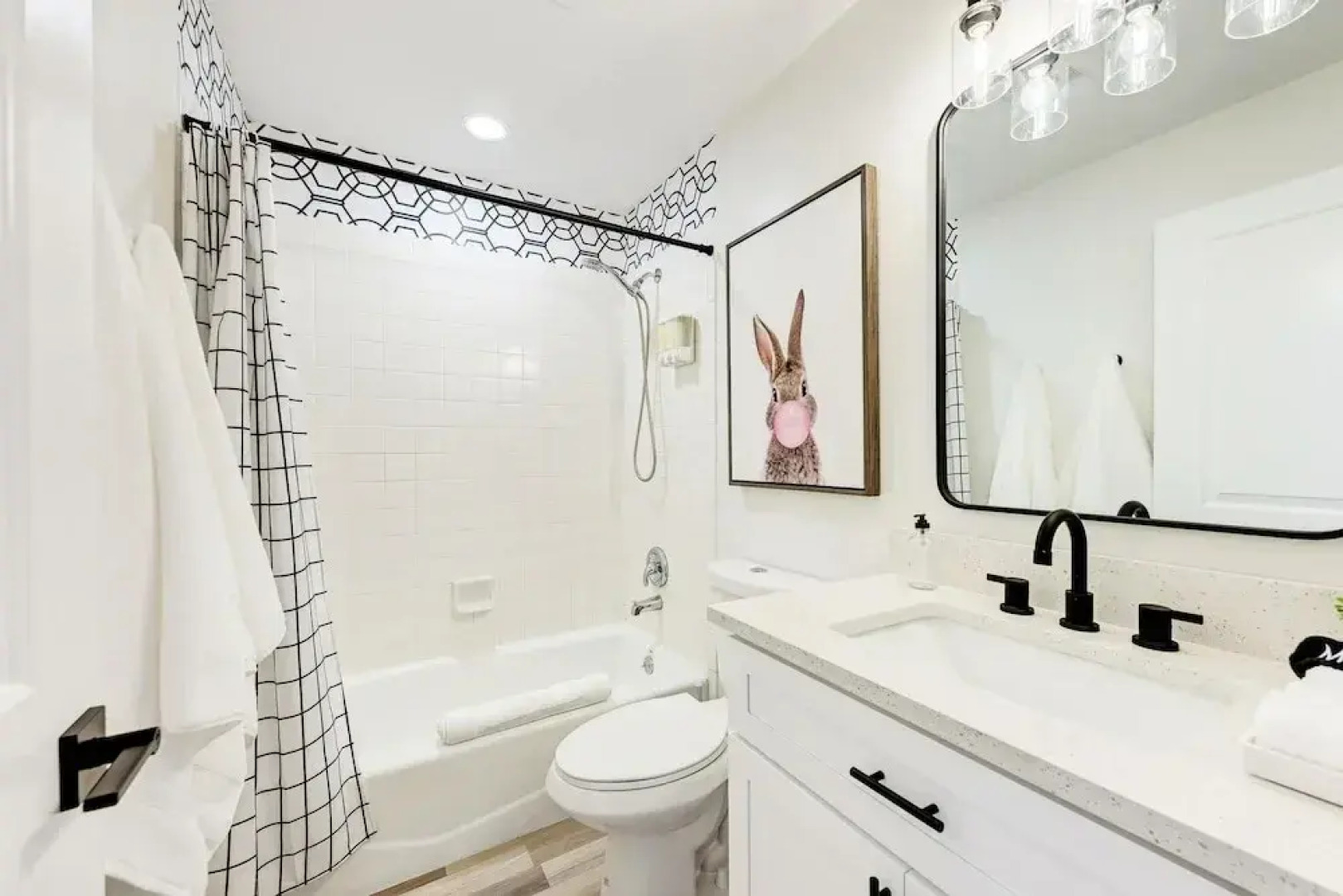 Charming Florida Beach Home w King Bed Patio