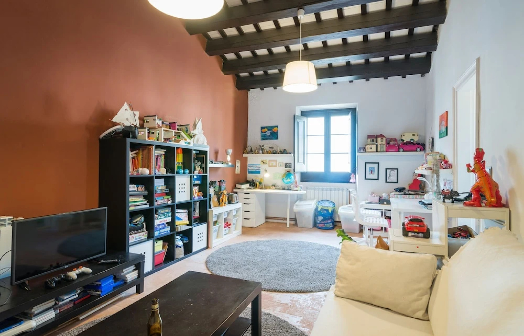 Encantadora Mansión con Jardín y Piscina