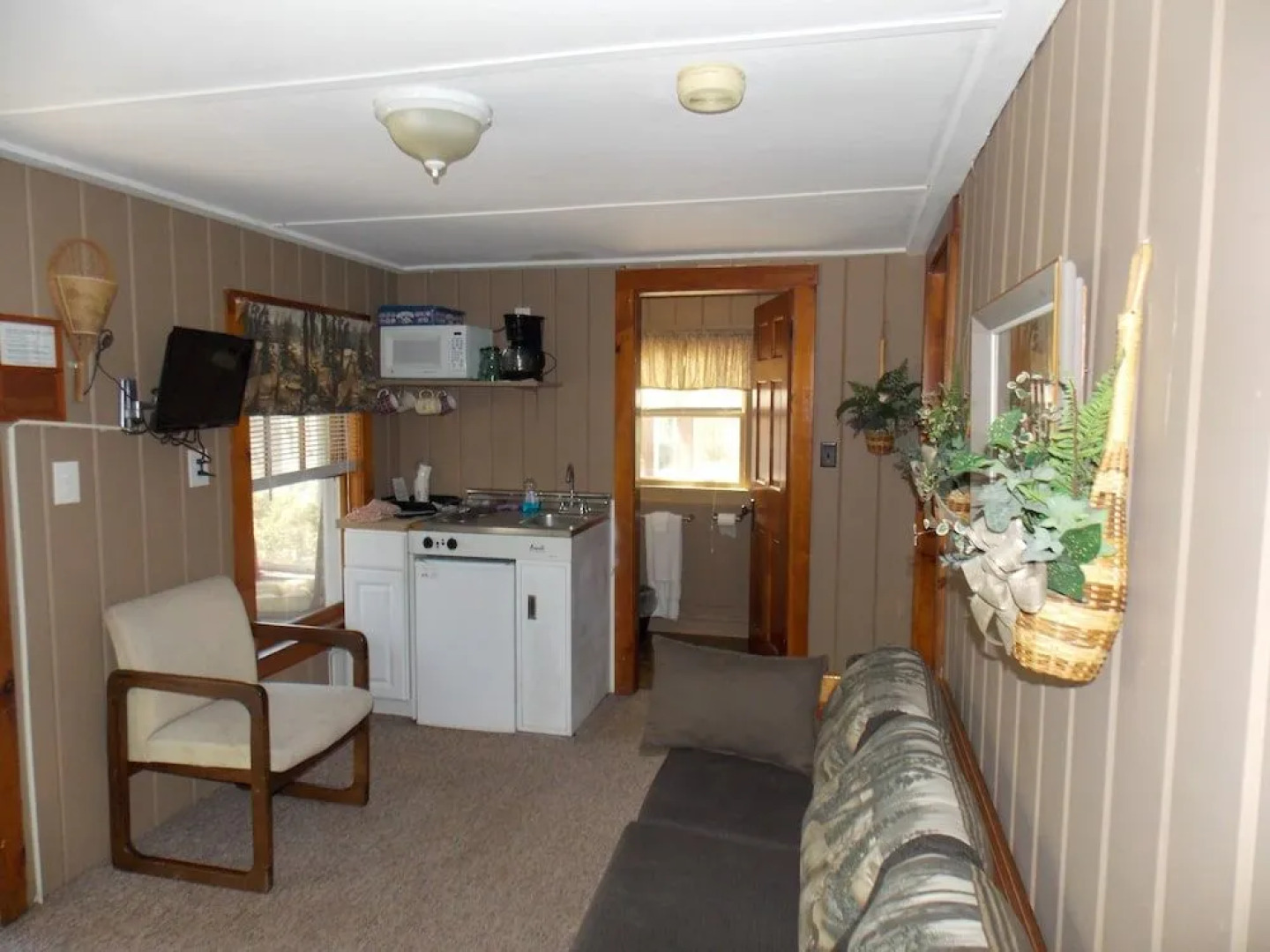 Old Red Inn & Cottages