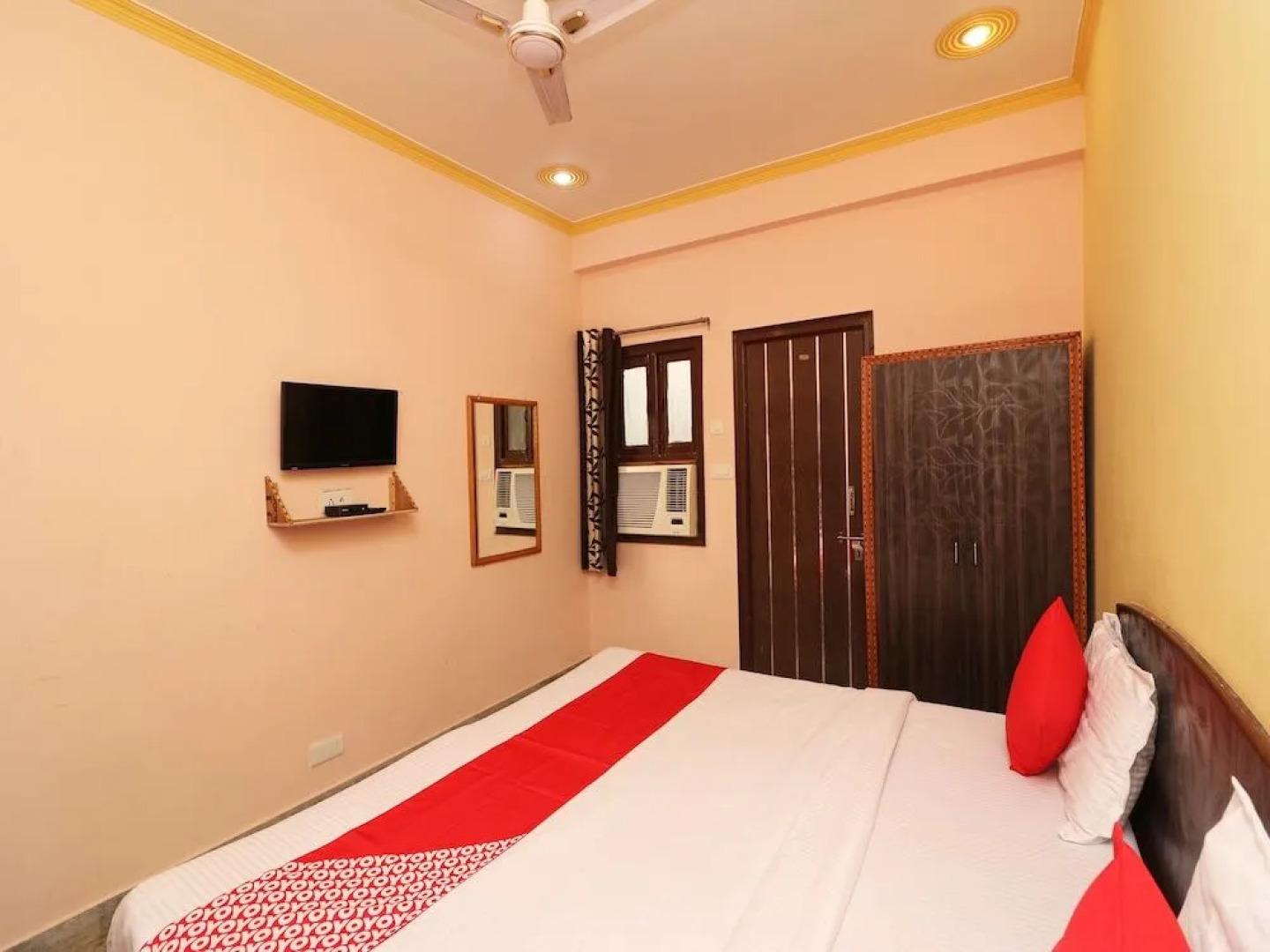 Oyo 22015 Hotel Lakshya Palace