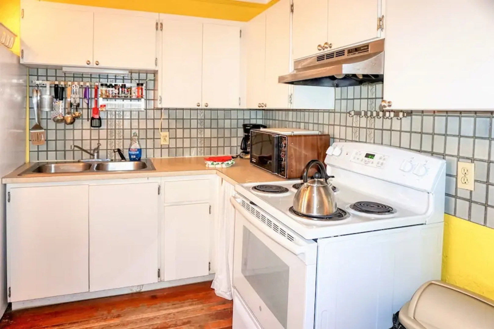 Pass A Grille Beach Escape (107-8)