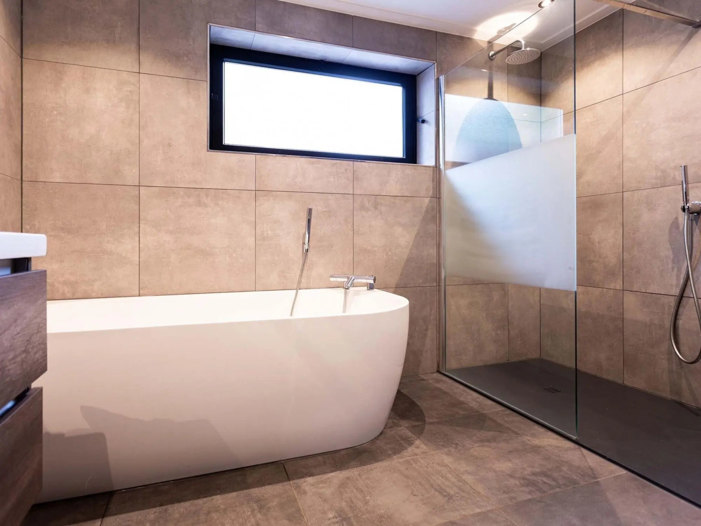 Holiday home with sauna and two hottubs, in a holiday park near the Veluwe