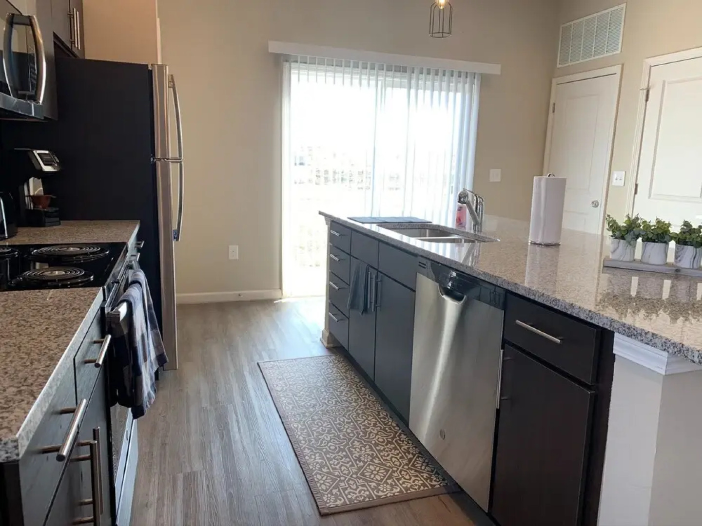 4 Bedroom Cozy House near City Attractions