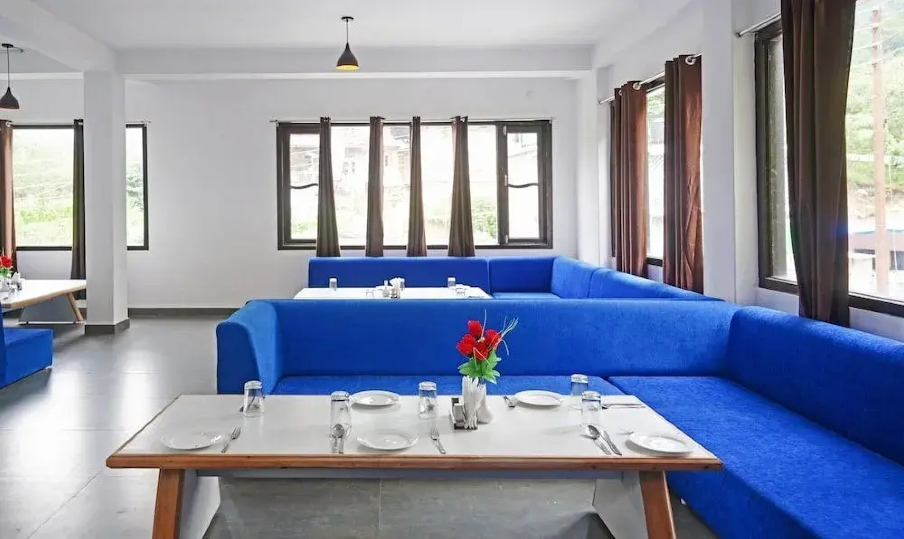 Treebo Trend Woodward II