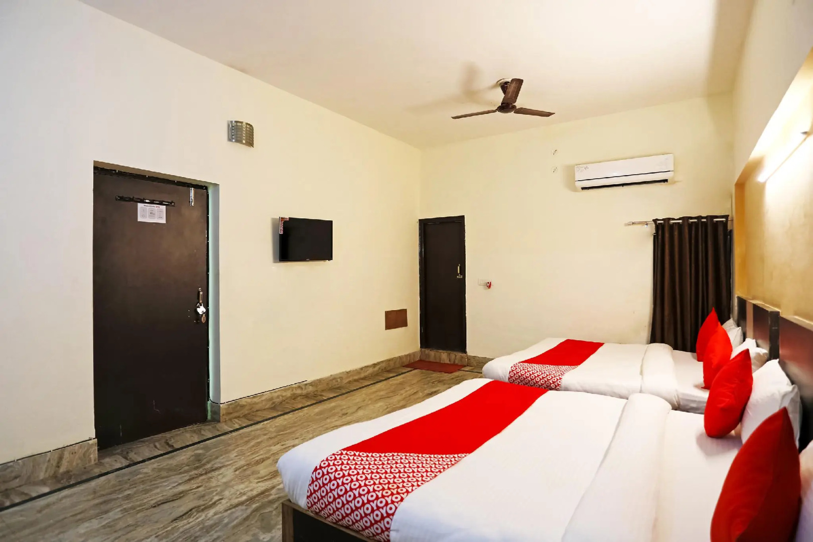 OYO 30240 Shri Radha Palace