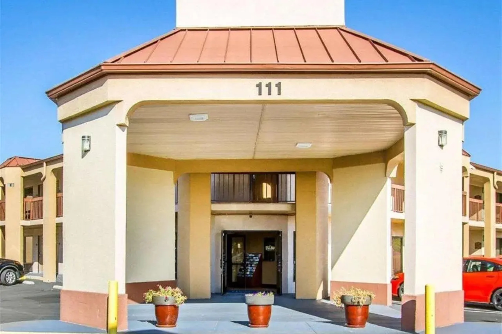 Rodeway Inn & Suites Clarksville near Governors Square Mall