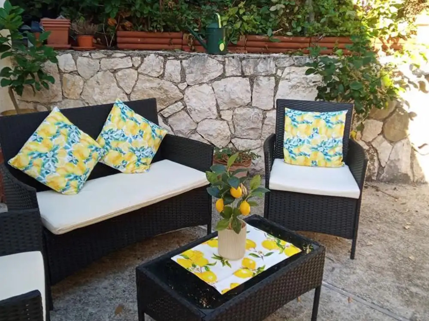 Stunning 3-bed House in Gallinaro, Aircon and Pool