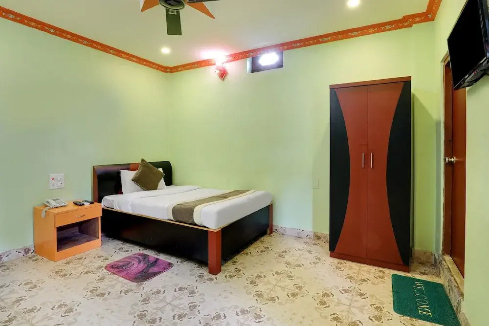 SPOT ON 545 Ghatal Hotel