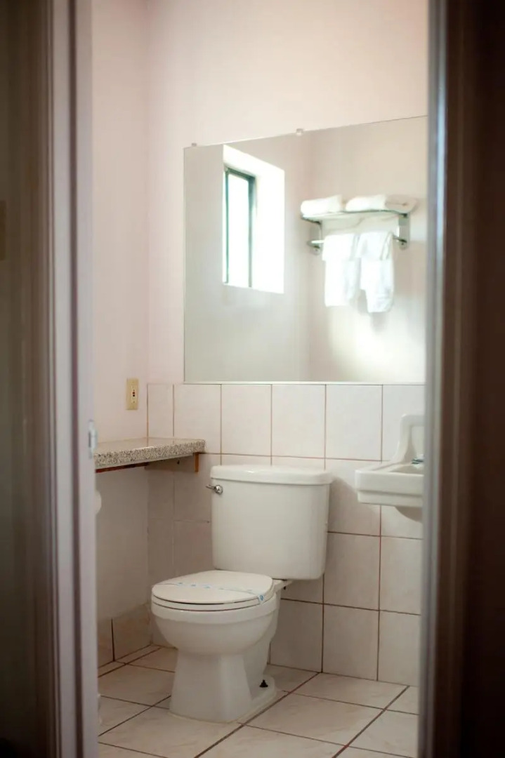 Emerald Inn & Lounge