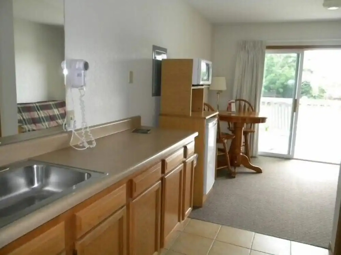 Nader's Motel & Suites