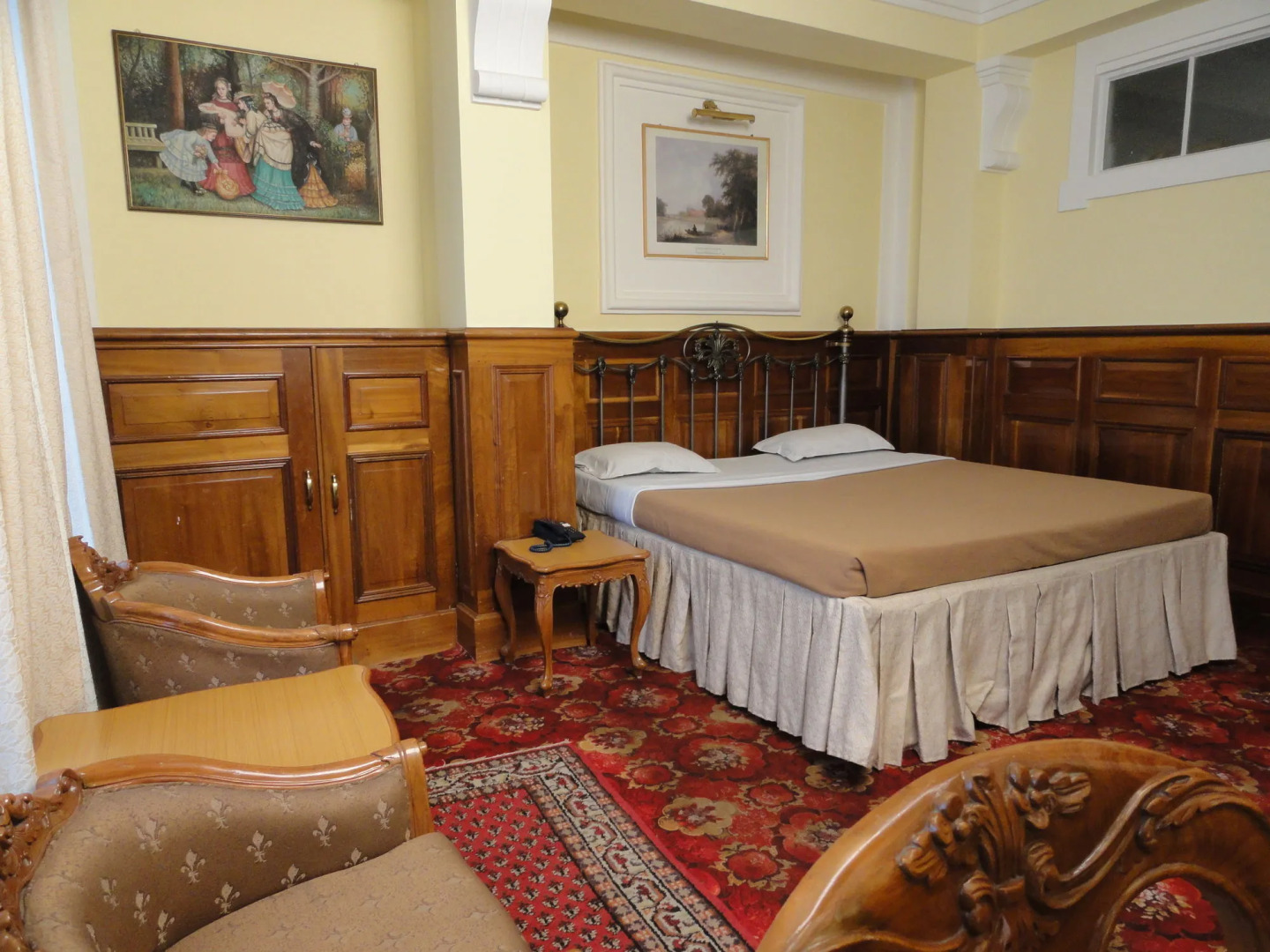 The New Castle Hotel