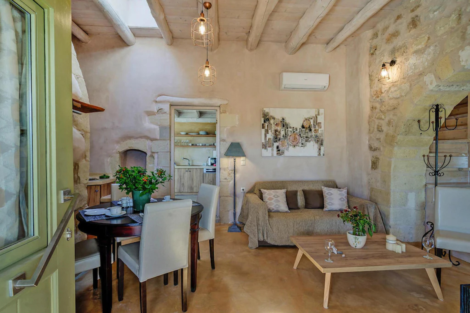 Holiday House, Castellos