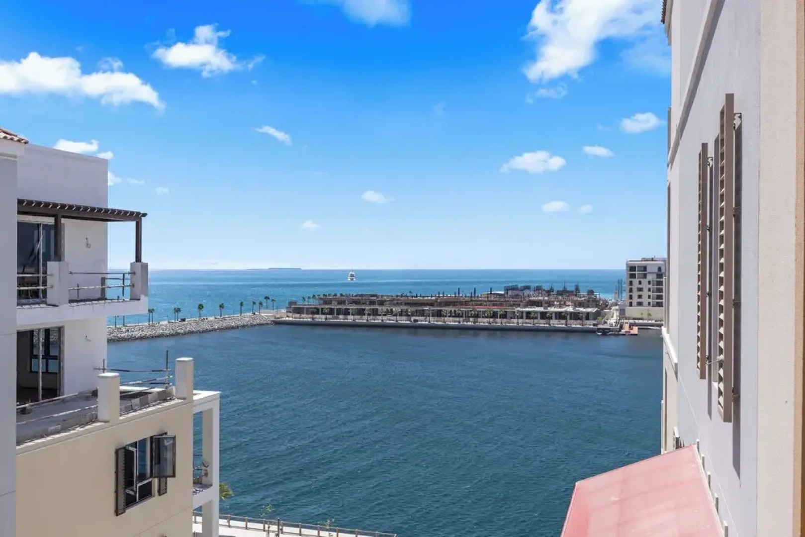Portside Bliss La Mer 1 BR with Sea View
