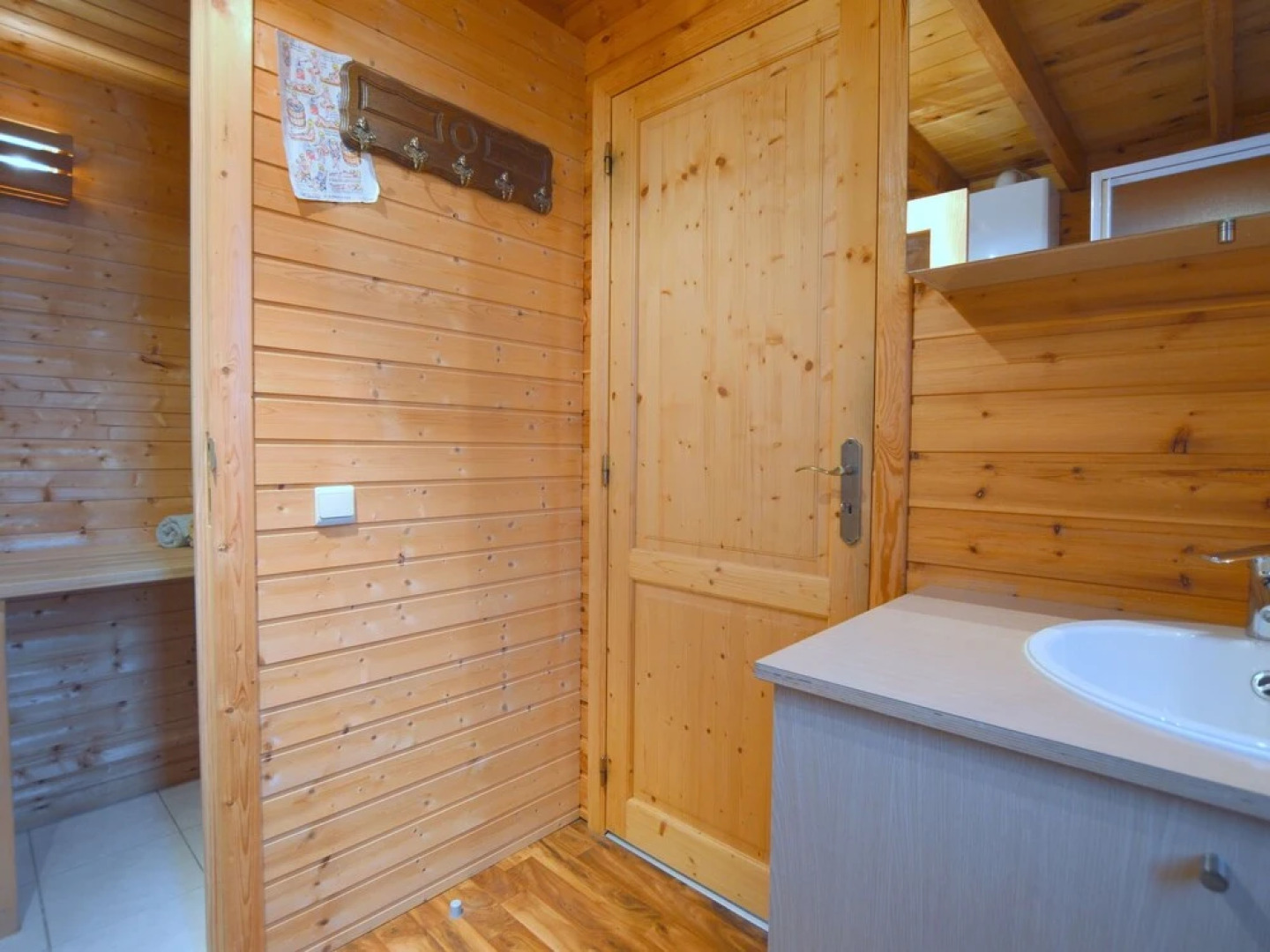 Chalet With Sauna, Fenced Garden and Beautiful Views near Dinant