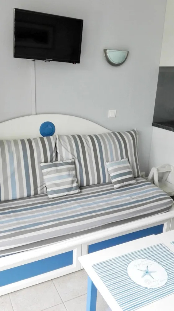 House With 2 Bedrooms in Guilvinec, With Pool Access and Enclosed Gard