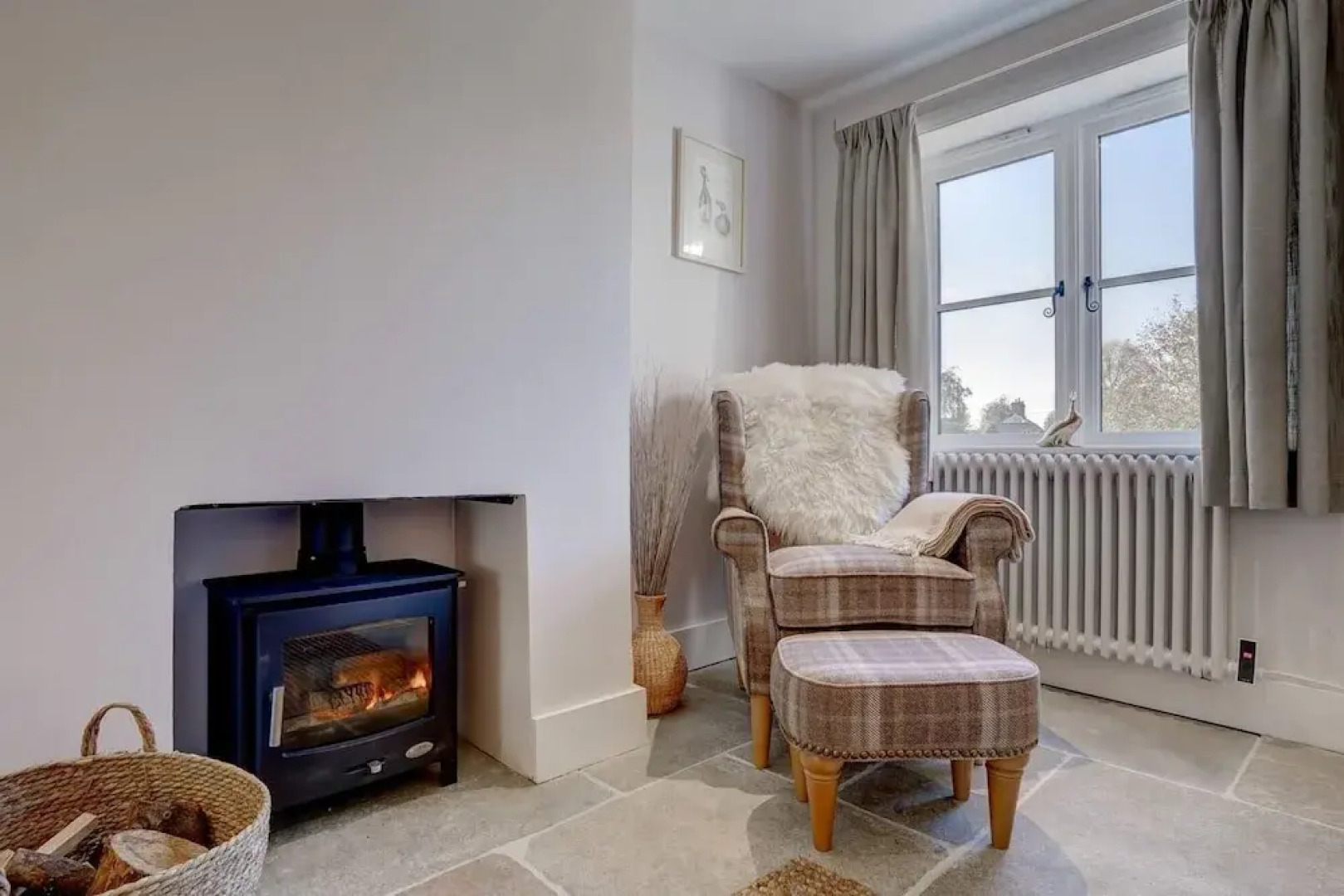 Luxury 1 bed Cottage With hot tub and log Burner