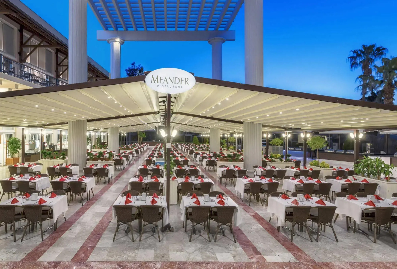 Dobedan World Palace