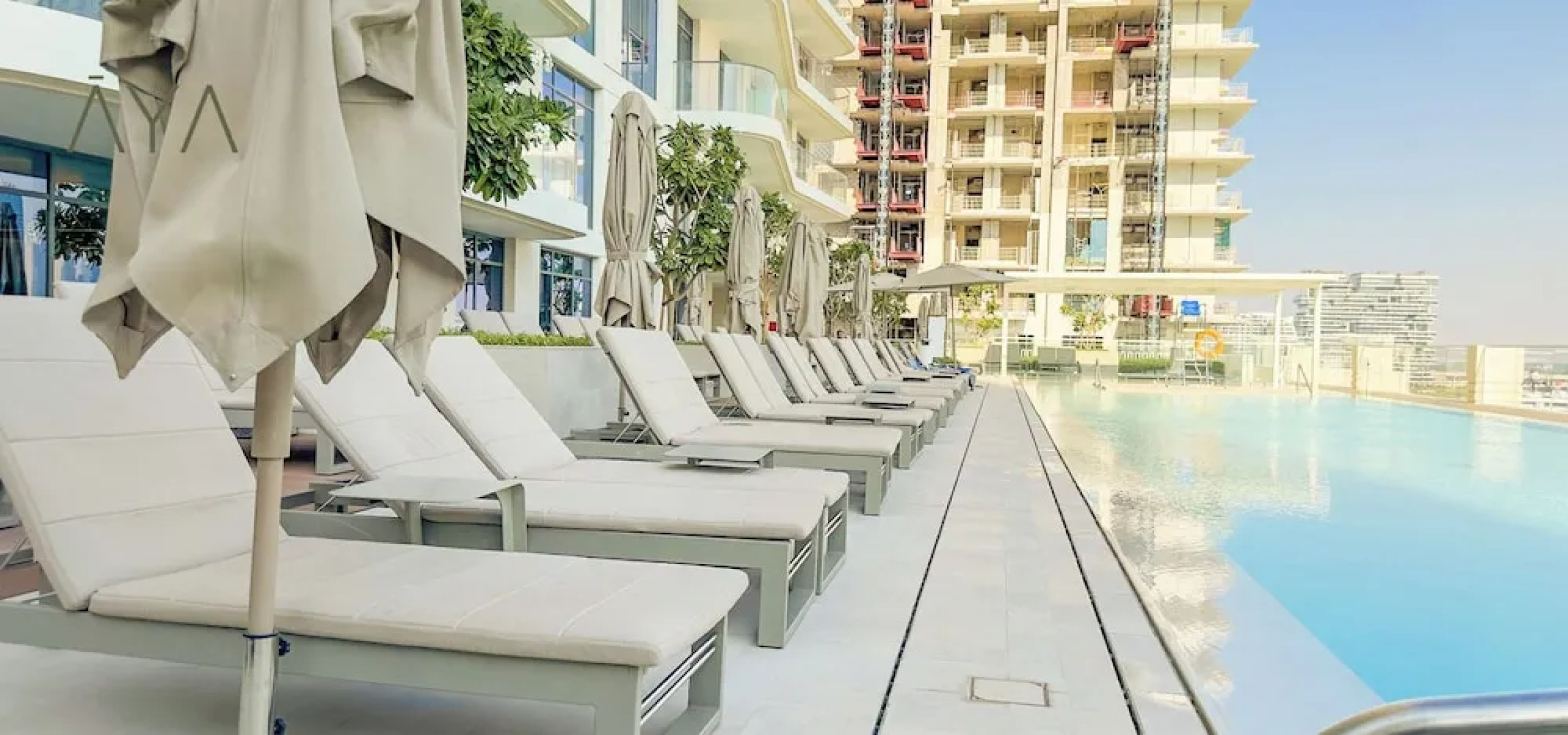 Aya - Exquisite Beachfront 1BR Living in Palm Jumeirah