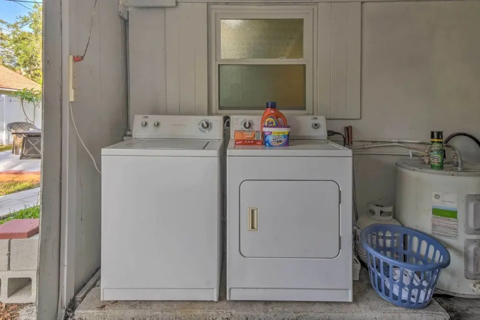 Quiet Crystal Beach Hideaway - Steps to Shoreline!