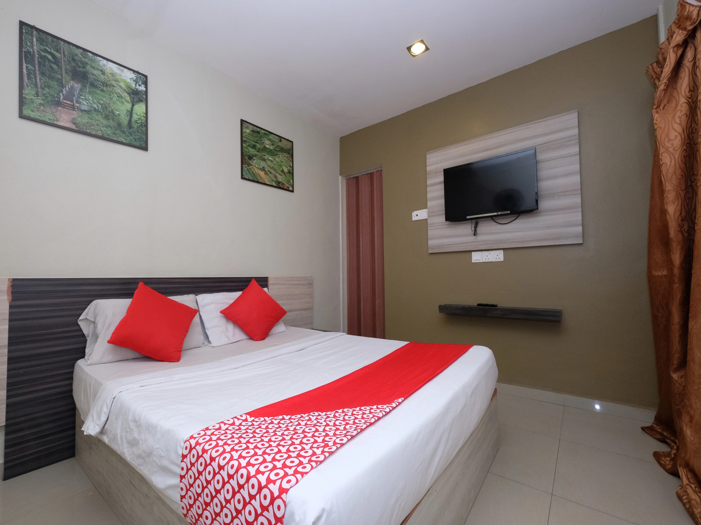 OYO 1153 Heaven Hill Hotel 1