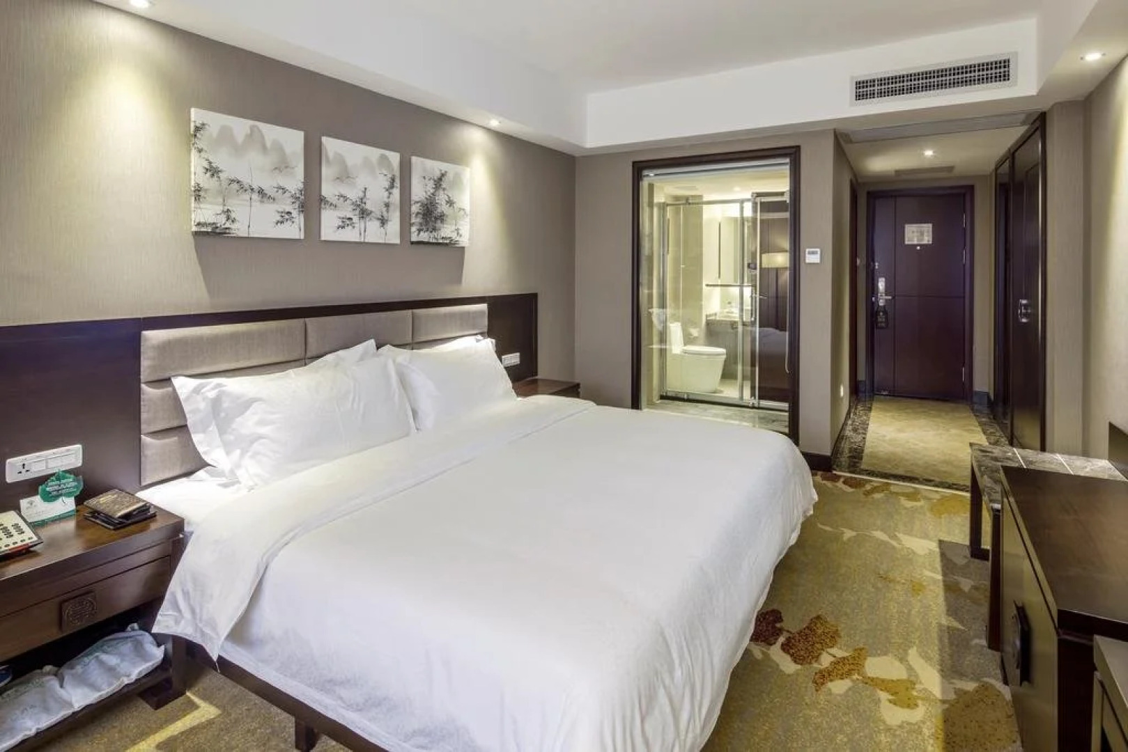 Camphor Forest Hotel