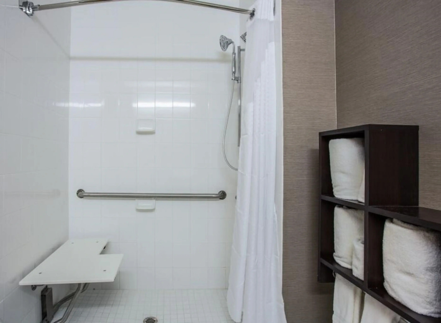 Holiday Inn Express Hotel Naples Downtown - 5th Avenue