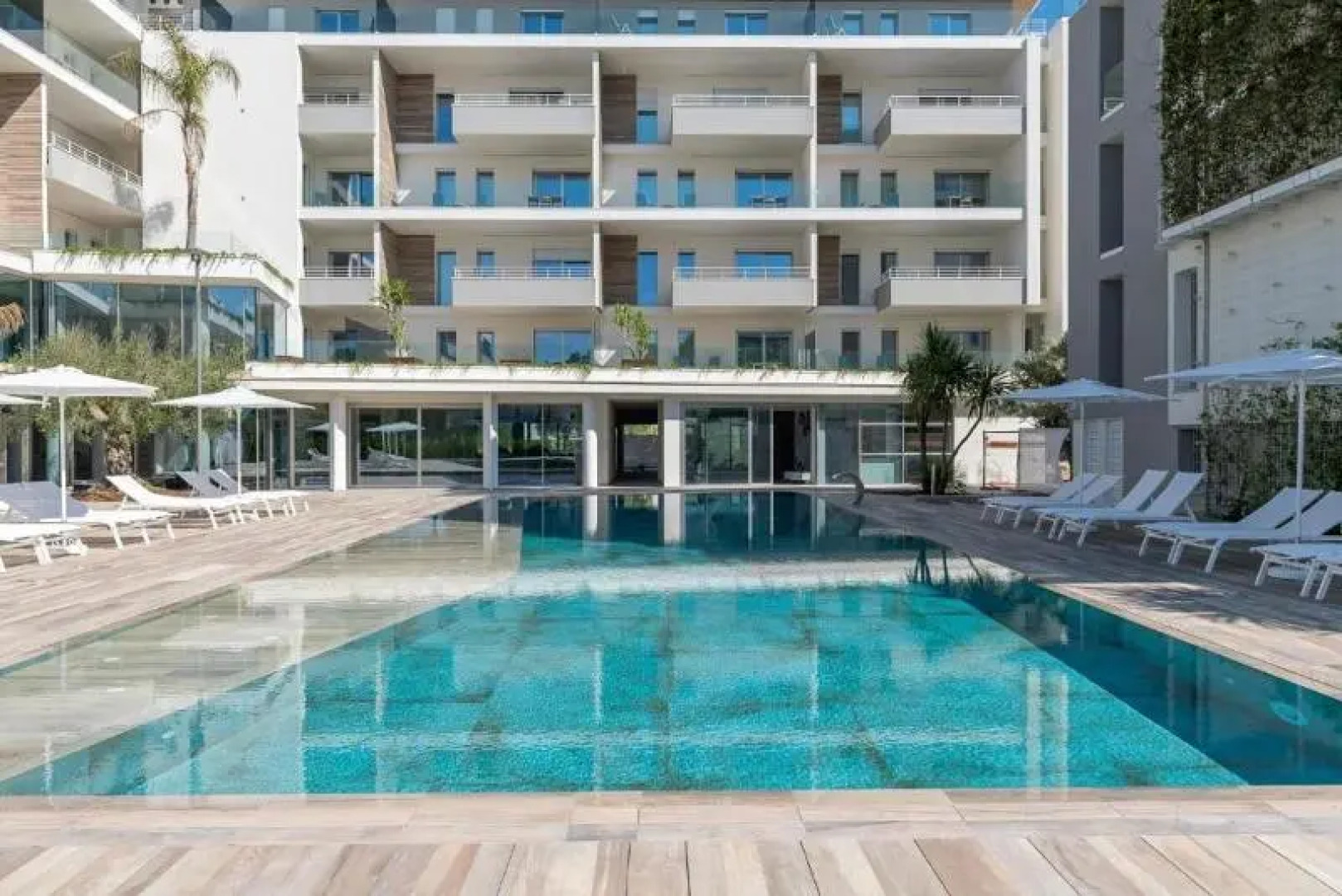 Youmami Lifestyle Suite Hotel