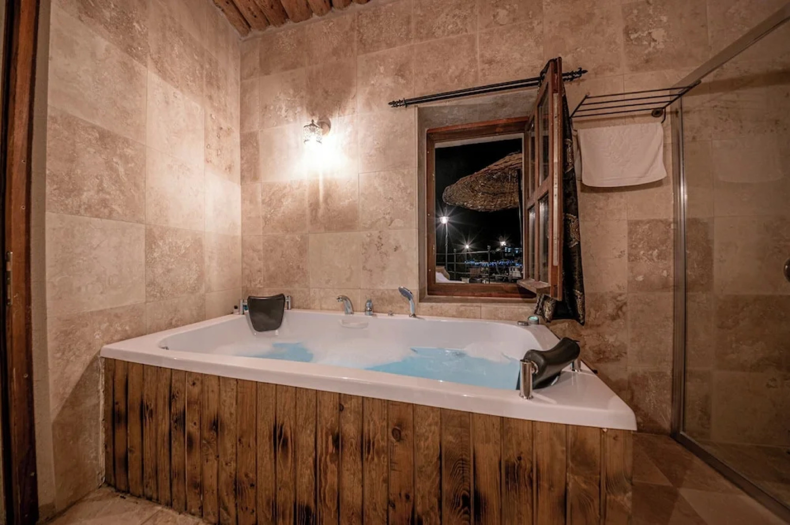 Capp Royal Cave Hotel