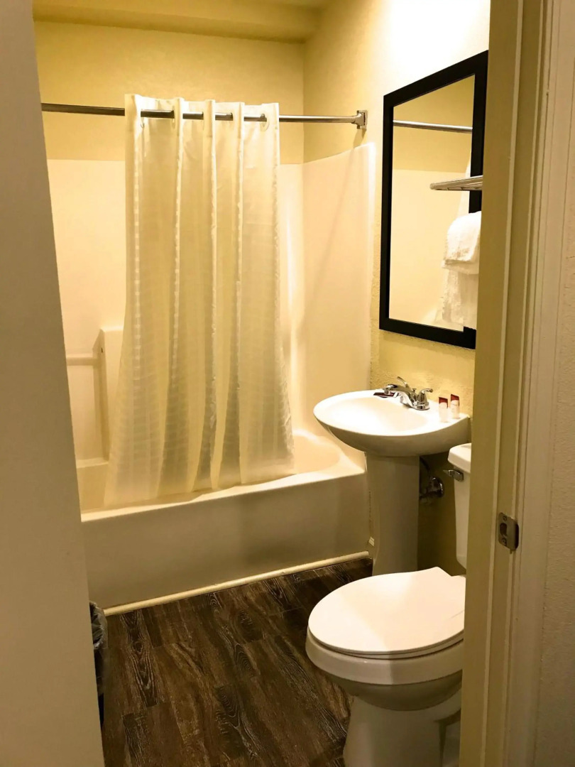 Whistling Pines - Daily & Extended Stay, Elizabeth City