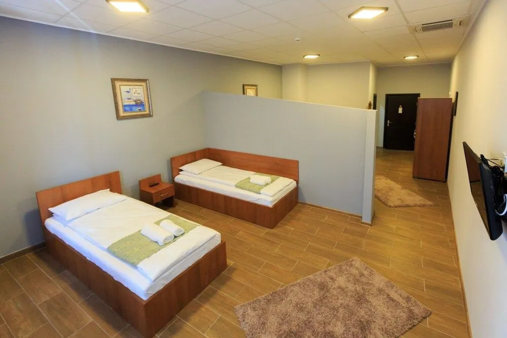 Corner Center Rental