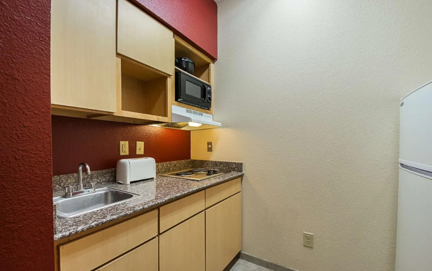 Red Roof Inn and Suites