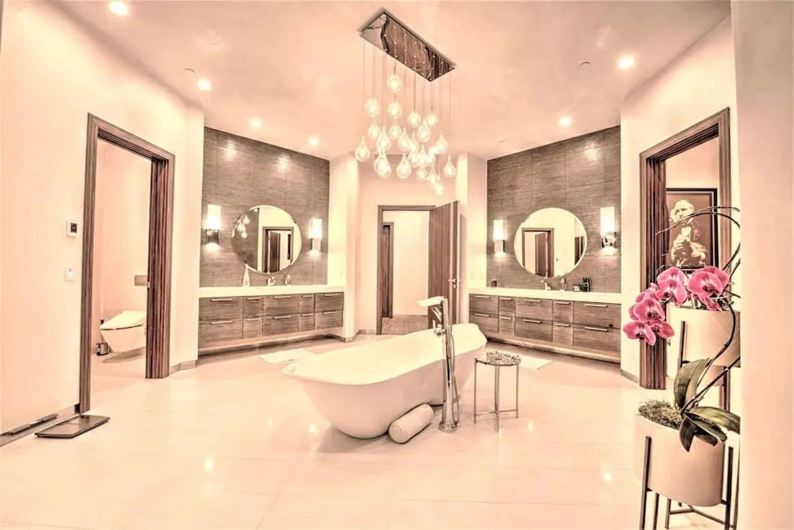 Lx1a: Luxury Contemporary Villa in The Middle of Nature