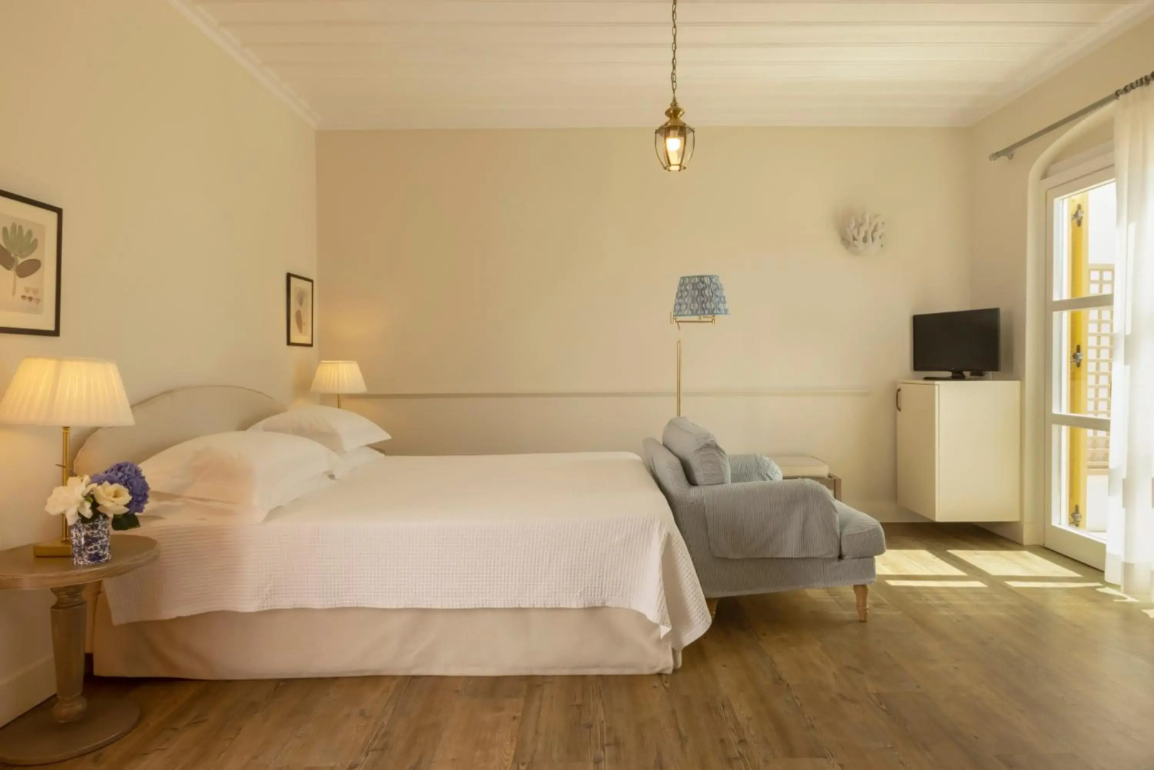 Dorion Hotel