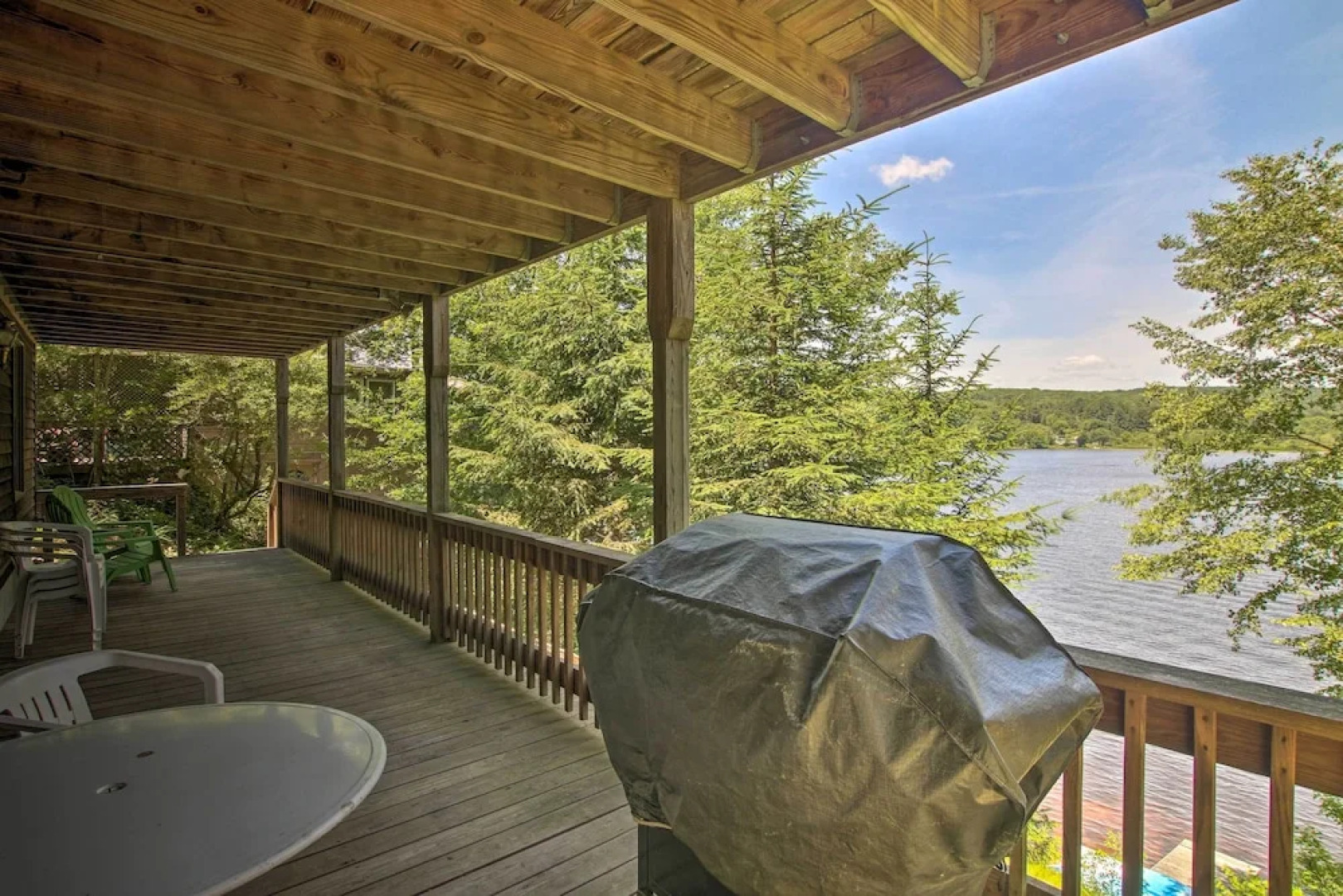 Waterfront New England House on Wickaboag Lake!