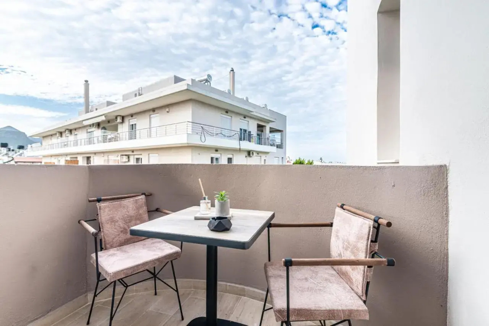 Elegant Suite 2 near the Beach