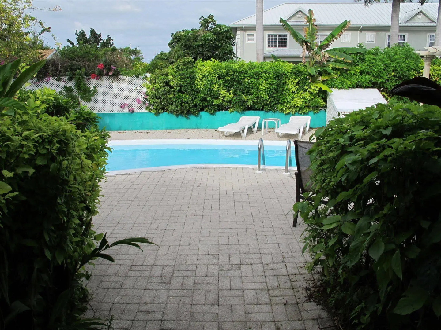 Eldemire's Tropical Island Inn