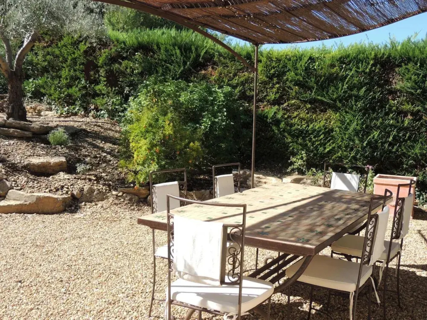 House in Buisson With Provencal Charm