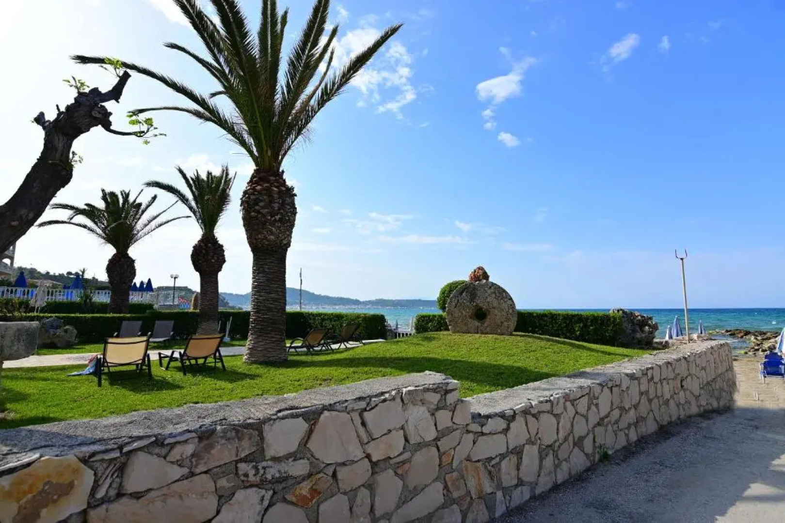 Nadia's Studios & Apartments