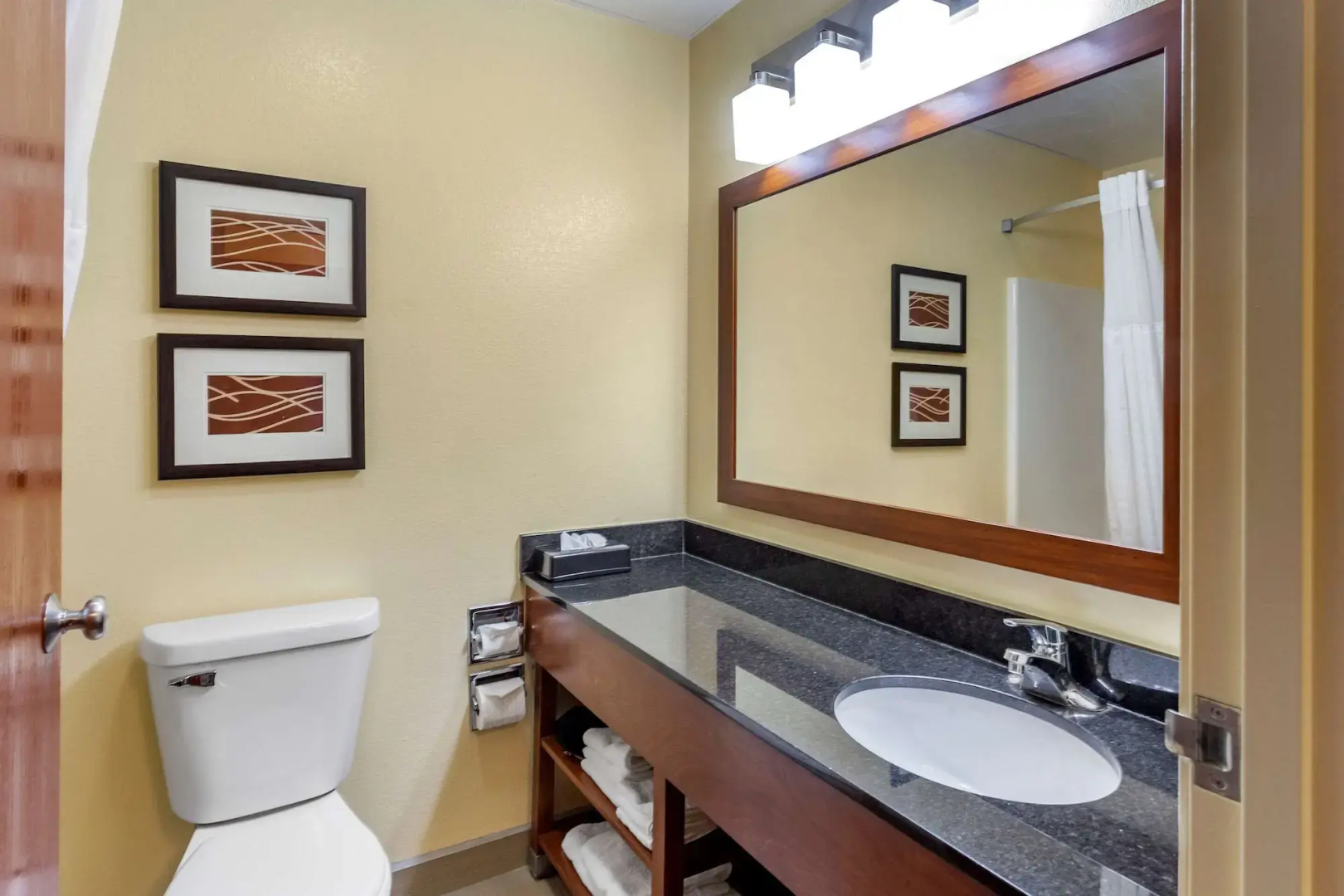 Comfort Inn and Suites North Aurora