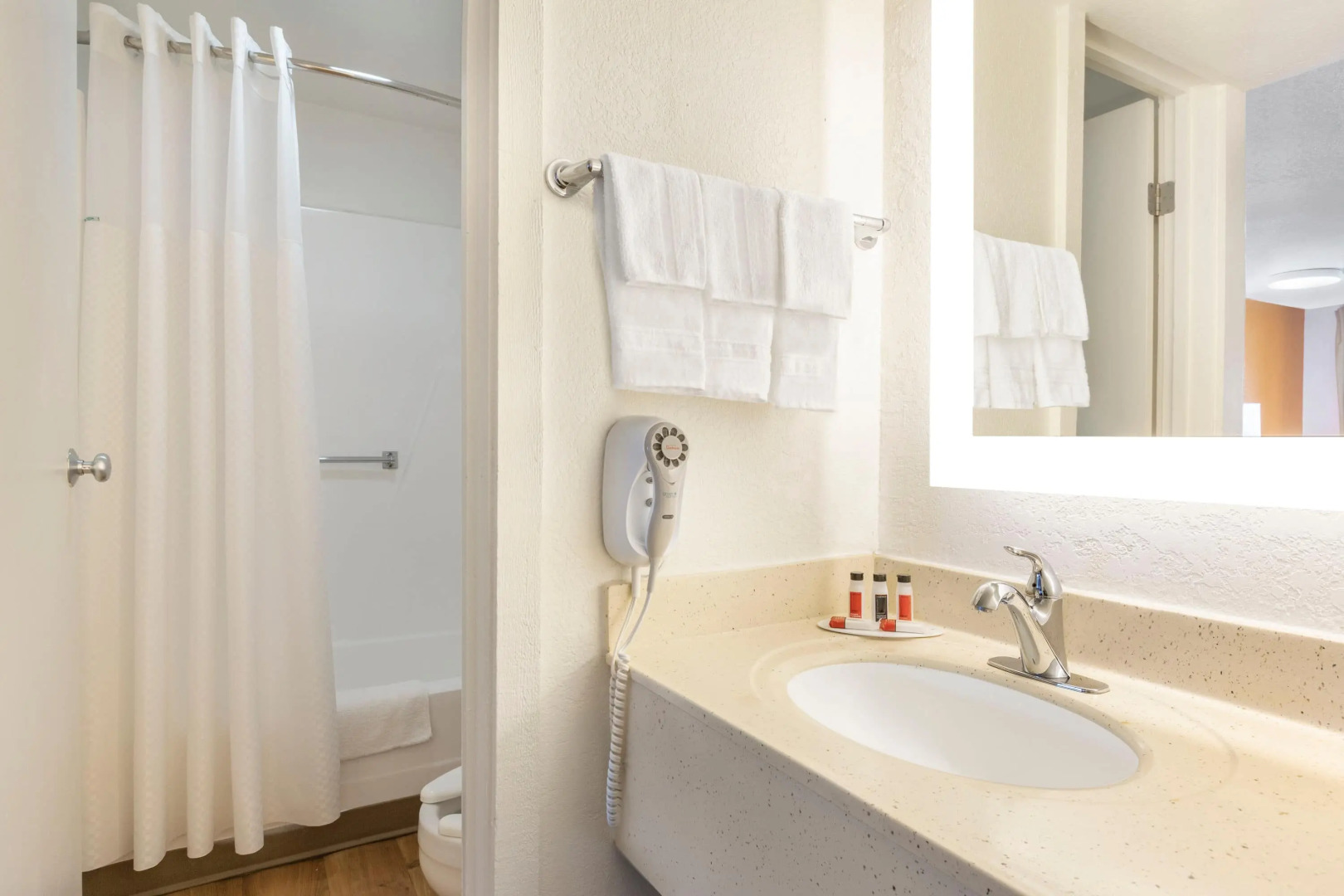 Howard Johnson by Wyndham Harrisonburg