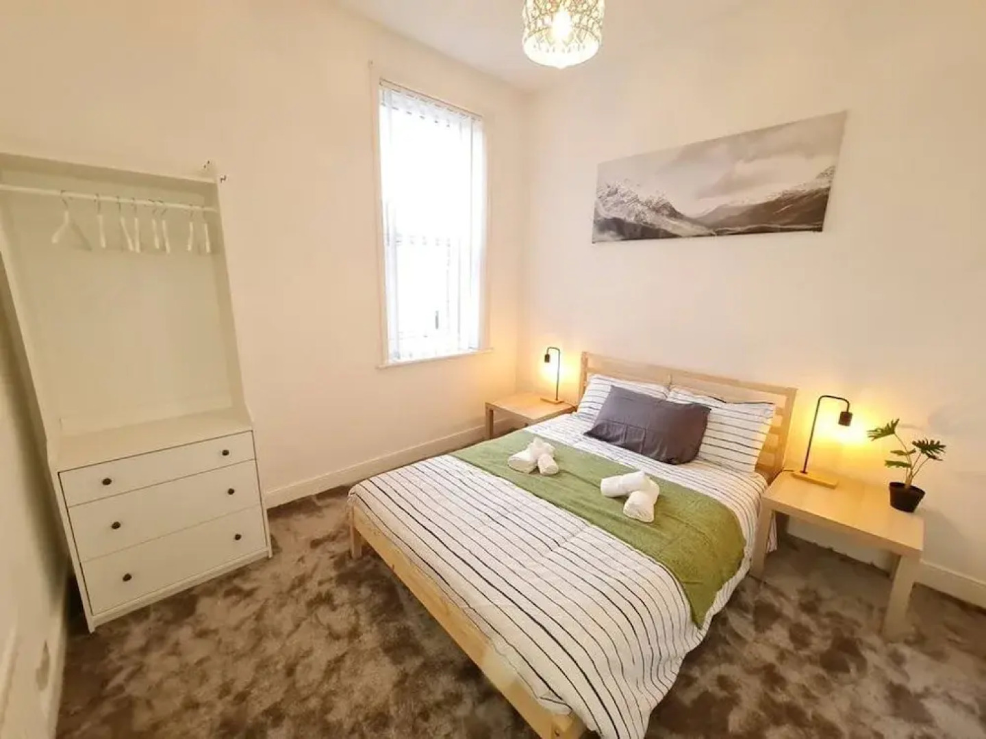 Large 3 Bed Flat Free Parking