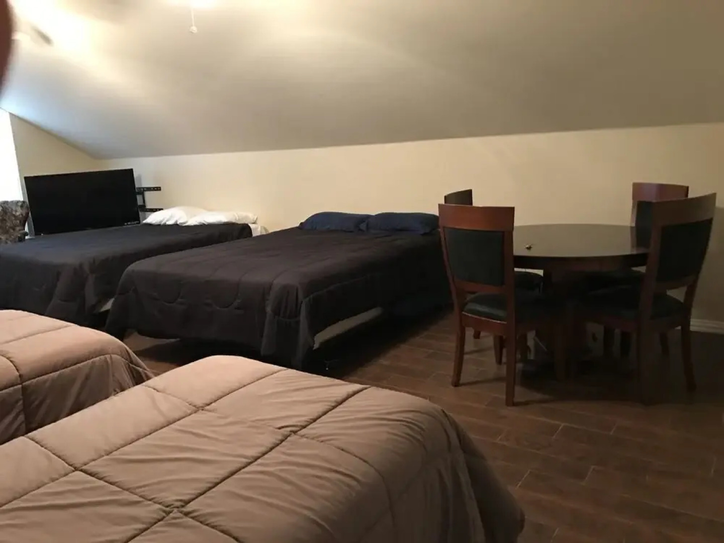 Family Friendly Lake House Located at Mid-west arm of Lake Fork